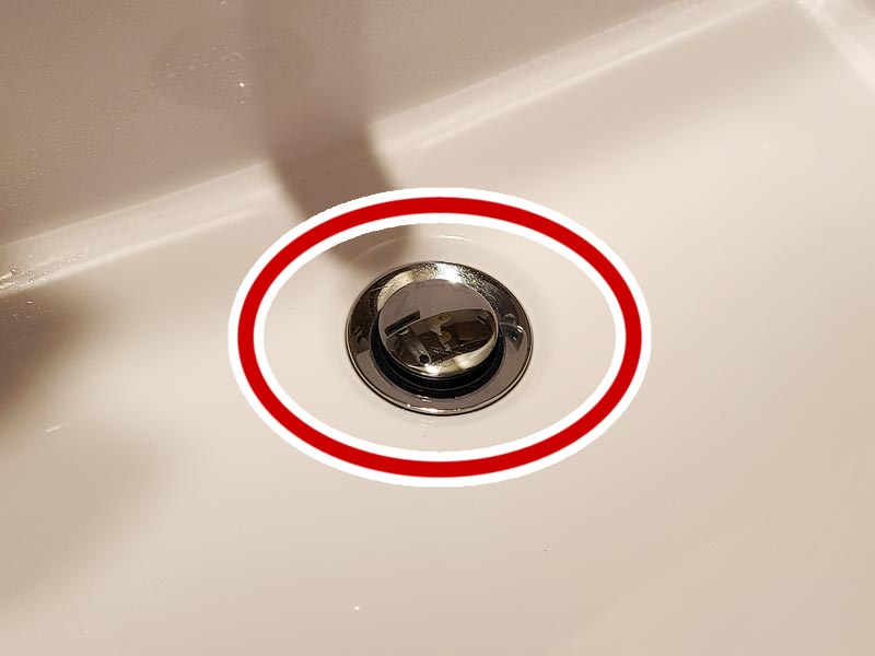 排水溝のフタを引っ張ればとれます